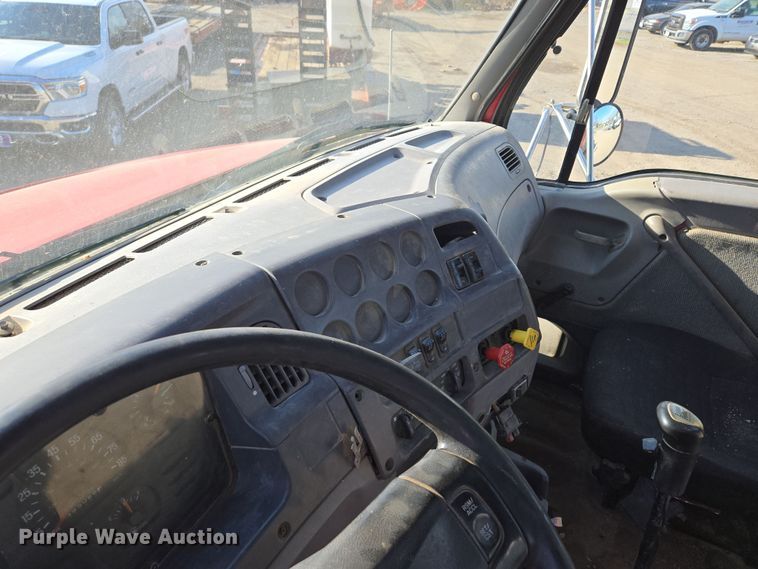 image for item EQ6889 1998 Ford AT9513 flatbed truck