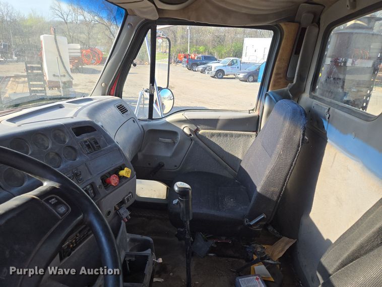 image for item EQ6889 1998 Ford AT9513 flatbed truck