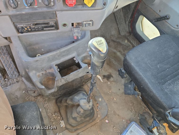 image for item EQ6889 1998 Ford AT9513 flatbed truck