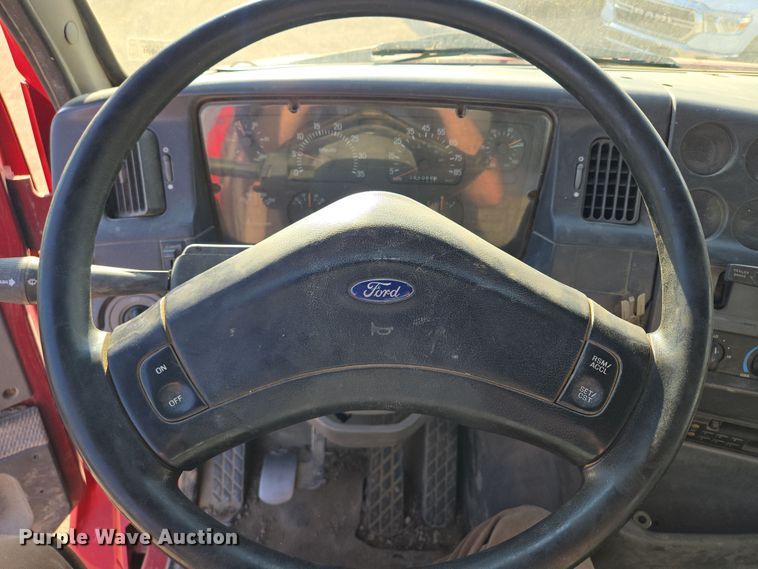 image for item EQ6889 1998 Ford AT9513 flatbed truck