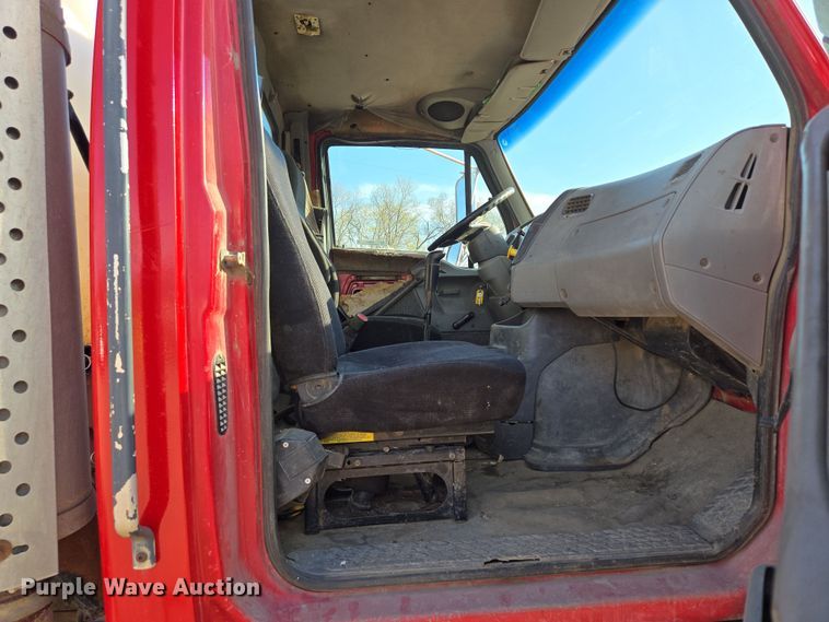 image for item EQ6889 1998 Ford AT9513 flatbed truck