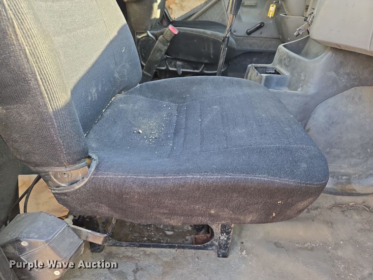 image for item EQ6889 1998 Ford AT9513 flatbed truck