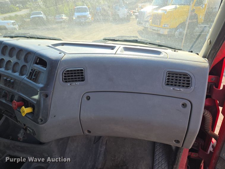 image for item EQ6889 1998 Ford AT9513 flatbed truck