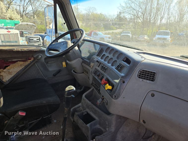 image for item EQ6889 1998 Ford AT9513 flatbed truck