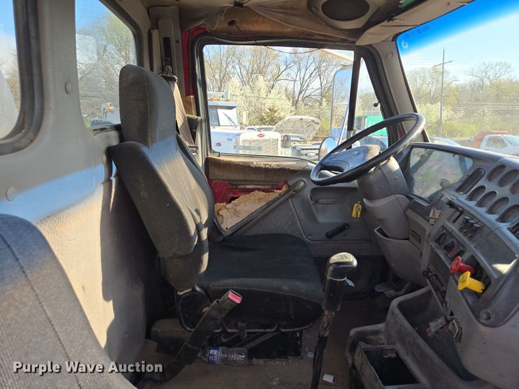 image for item EQ6889 1998 Ford AT9513 flatbed truck