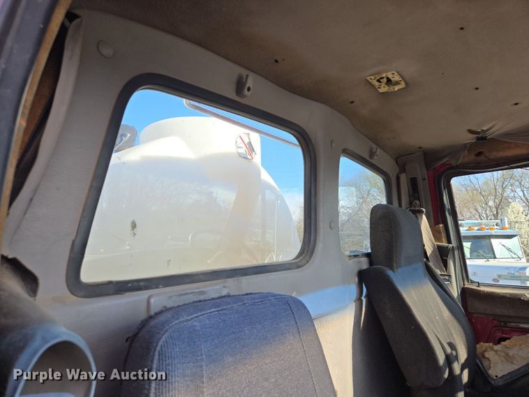 image for item EQ6889 1998 Ford AT9513 flatbed truck