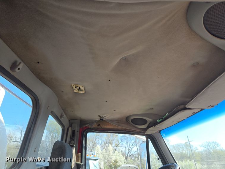 image for item EQ6889 1998 Ford AT9513 flatbed truck