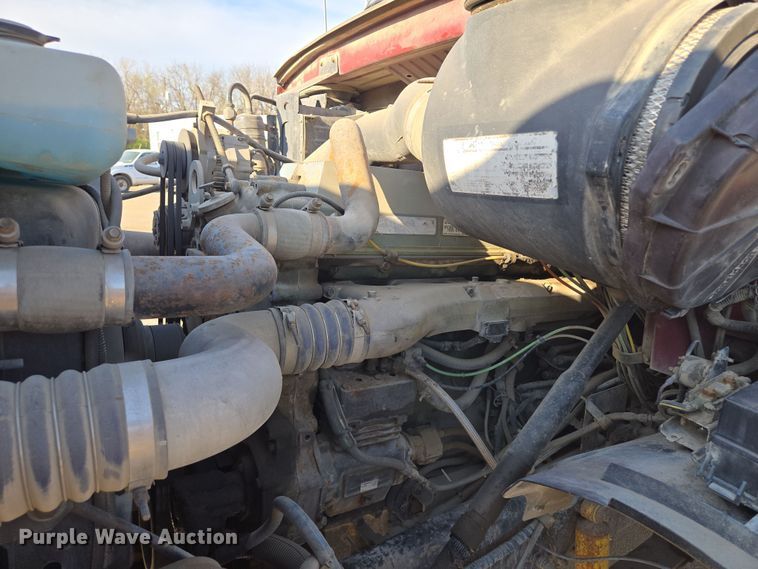 image for item EQ6889 1998 Ford AT9513 flatbed truck