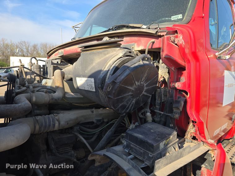 image for item EQ6889 1998 Ford AT9513 flatbed truck