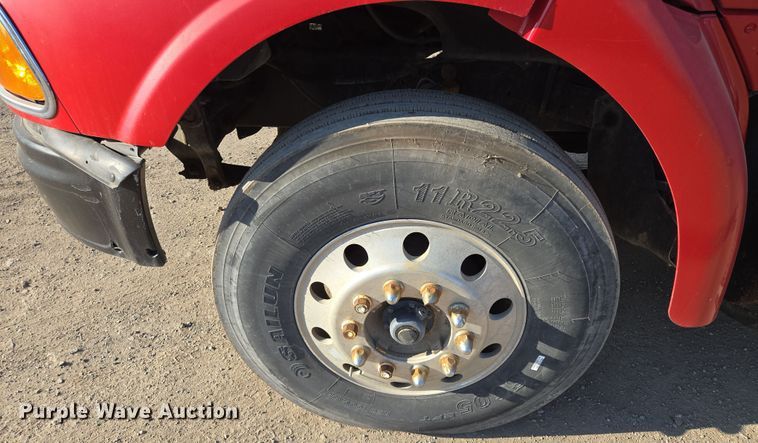 image for item EQ6889 1998 Ford AT9513 flatbed truck