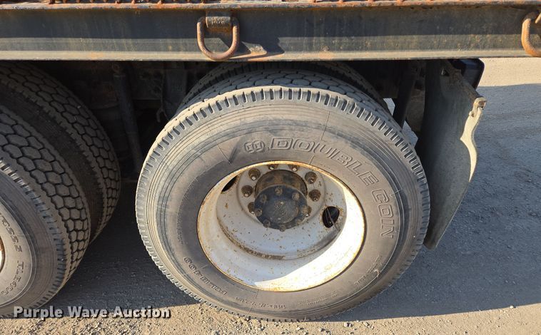 image for item EQ6889 1998 Ford AT9513 flatbed truck