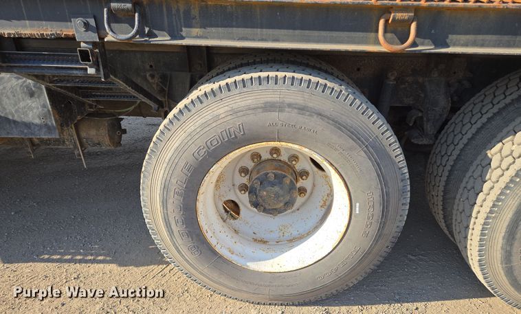 image for item EQ6889 1998 Ford AT9513 flatbed truck