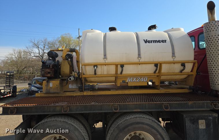 image for item EQ6889 1998 Ford AT9513 flatbed truck