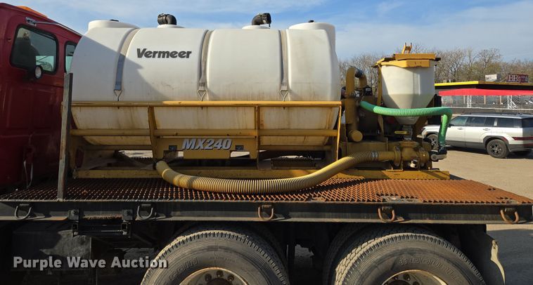 image for item EQ6889 1998 Ford AT9513 flatbed truck