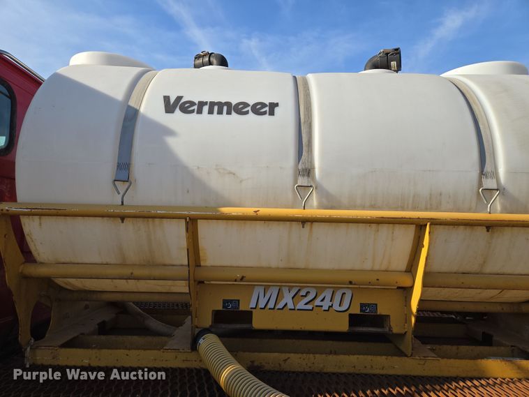 image for item EQ6889 1998 Ford AT9513 flatbed truck