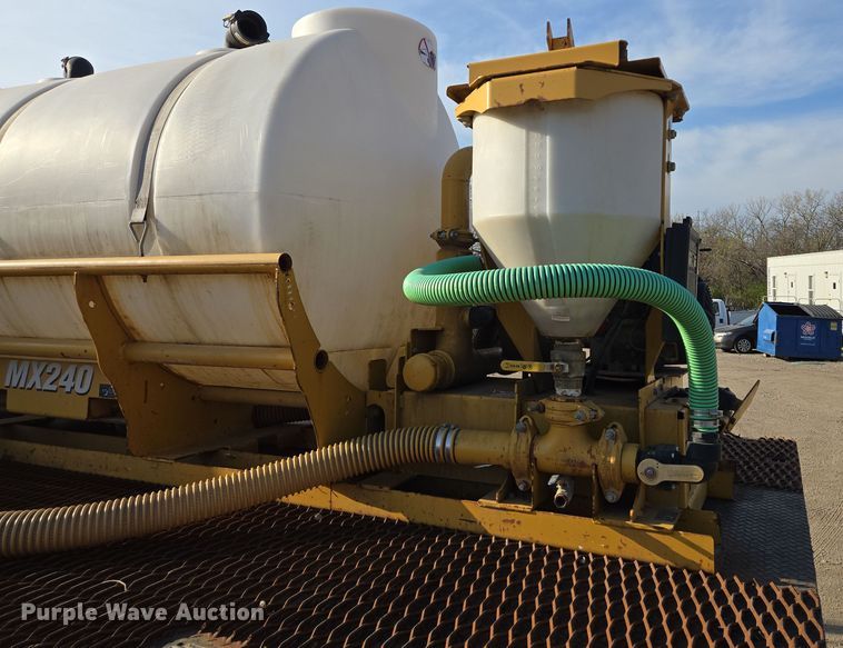 image for item EQ6889 1998 Ford AT9513 flatbed truck