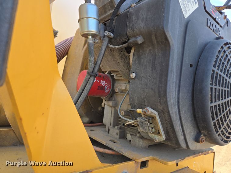 image for item EQ6889 1998 Ford AT9513 flatbed truck