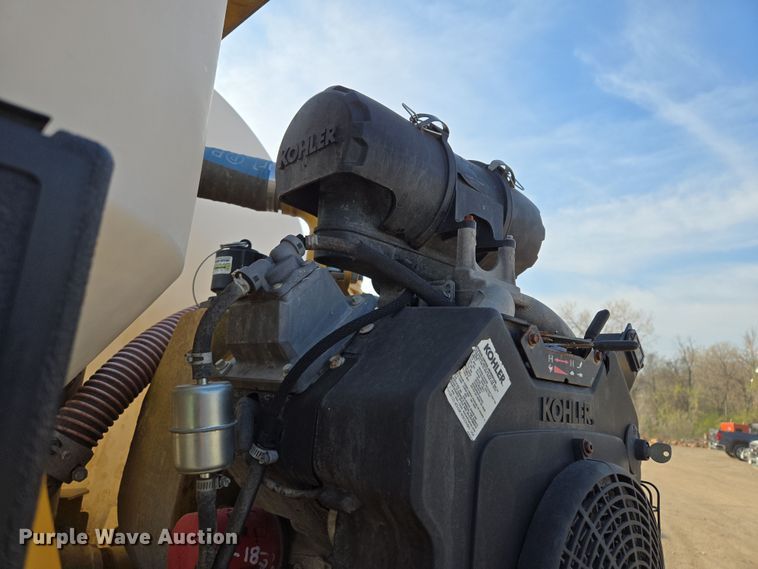 image for item EQ6889 1998 Ford AT9513 flatbed truck