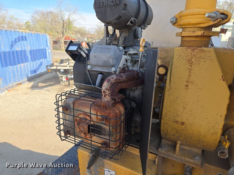 image for item EQ6889 1998 Ford AT9513 flatbed truck