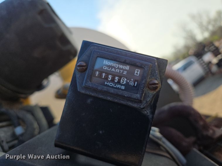 image for item EQ6889 1998 Ford AT9513 flatbed truck