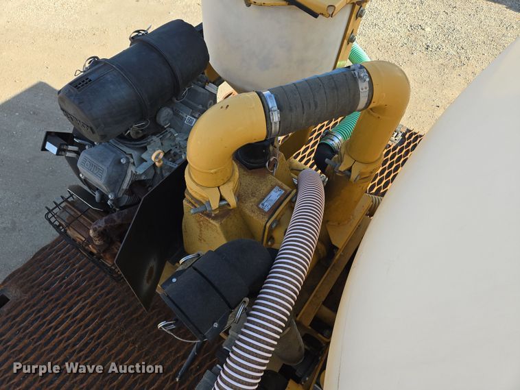 image for item EQ6889 1998 Ford AT9513 flatbed truck