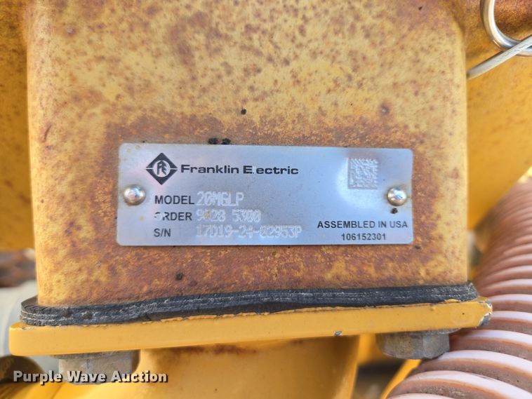 image for item EQ6889 1998 Ford AT9513 flatbed truck