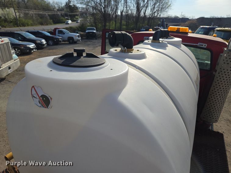 image for item EQ6889 1998 Ford AT9513 flatbed truck