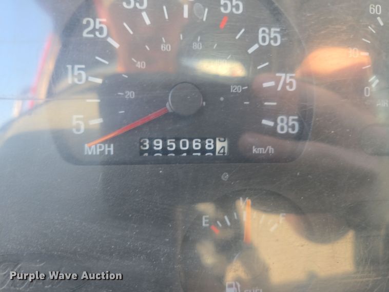 image for item EQ6889 1998 Ford AT9513 flatbed truck