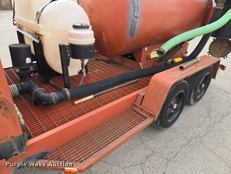 image for item EQ6892 2006 Ditch Witch  FX60 vacuum trailer