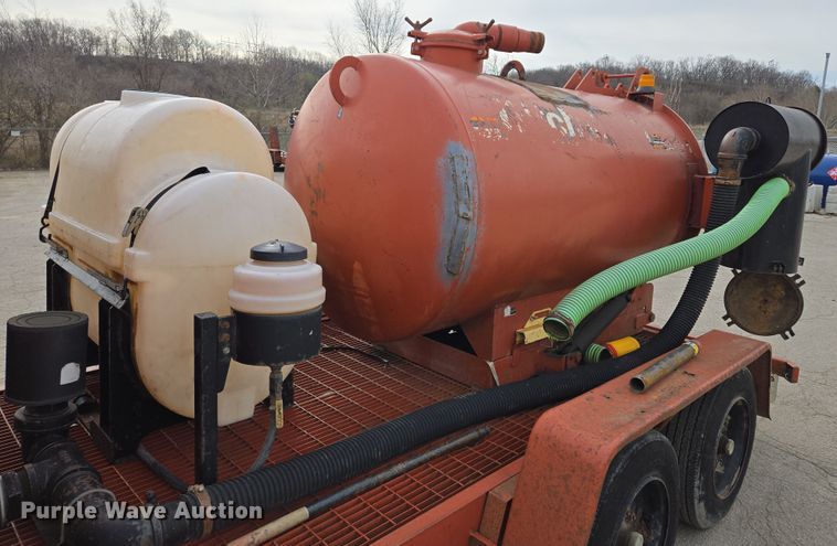 image for item EQ6892 2006 Ditch Witch  FX60 vacuum trailer