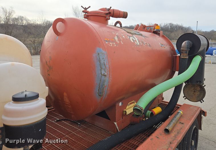 image for item EQ6892 2006 Ditch Witch  FX60 vacuum trailer