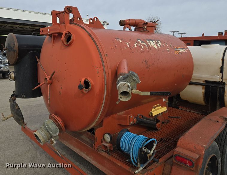 image for item EQ6892 2006 Ditch Witch  FX60 vacuum trailer