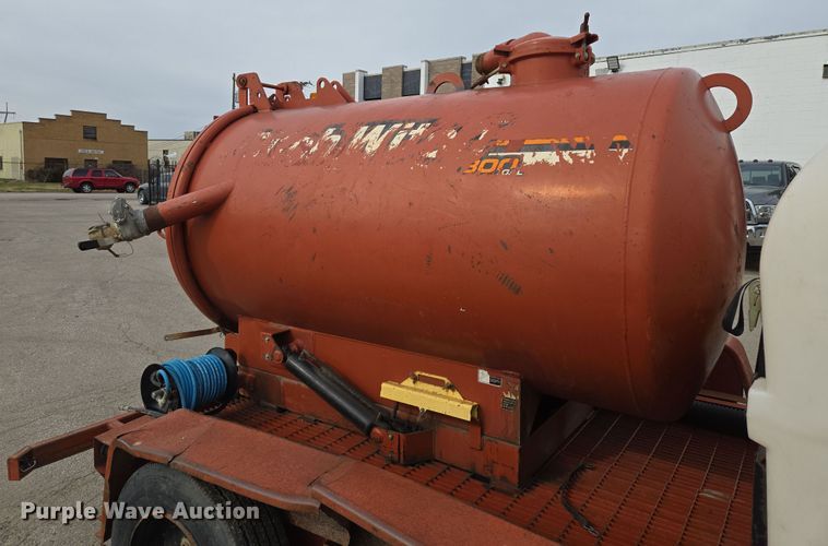 image for item EQ6892 2006 Ditch Witch  FX60 vacuum trailer