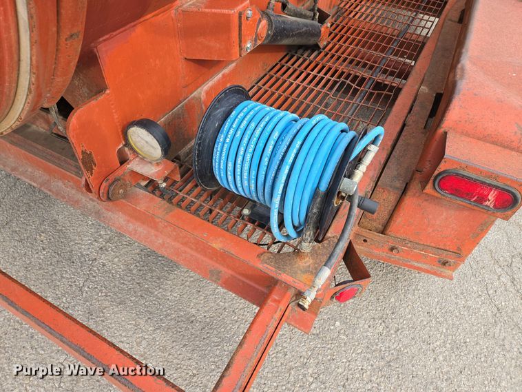 image for item EQ6892 2006 Ditch Witch  FX60 vacuum trailer