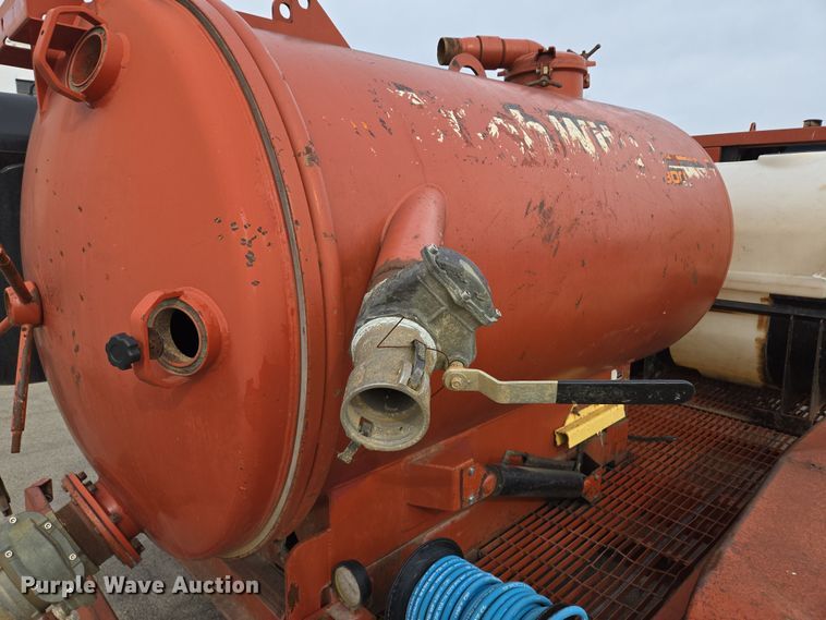 image for item EQ6892 2006 Ditch Witch  FX60 vacuum trailer