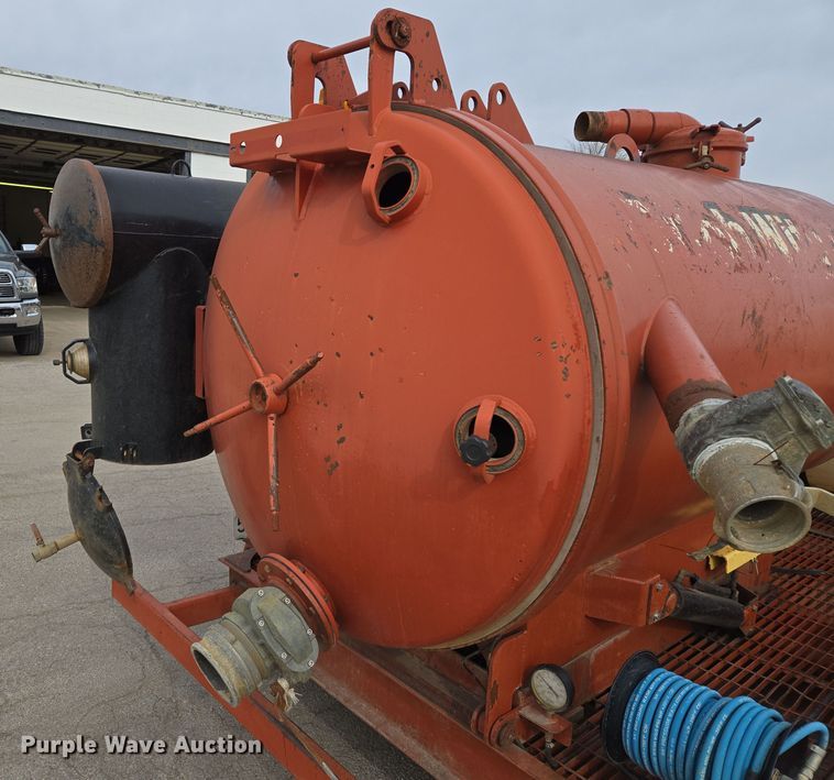 image for item EQ6892 2006 Ditch Witch  FX60 vacuum trailer