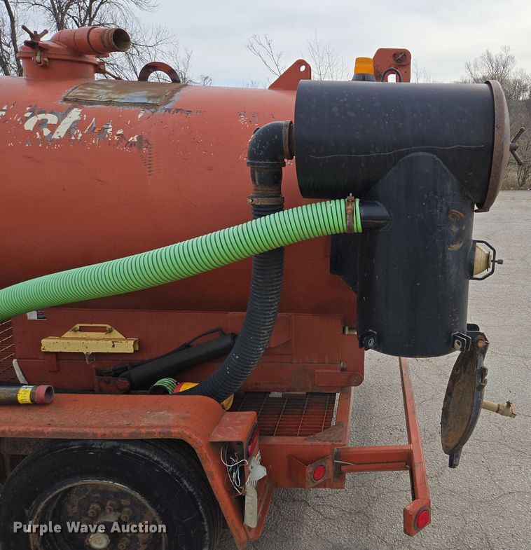 image for item EQ6892 2006 Ditch Witch  FX60 vacuum trailer
