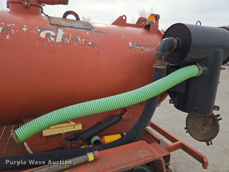 image for item EQ6892 2006 Ditch Witch  FX60 vacuum trailer