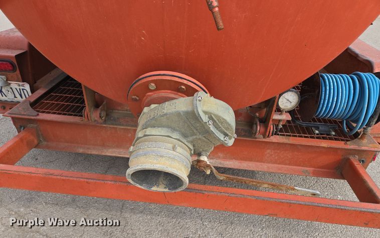 image for item EQ6892 2006 Ditch Witch  FX60 vacuum trailer