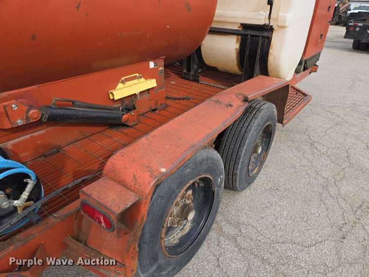 image for item EQ6892 2006 Ditch Witch  FX60 vacuum trailer