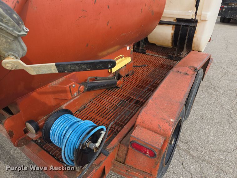 image for item EQ6892 2006 Ditch Witch  FX60 vacuum trailer