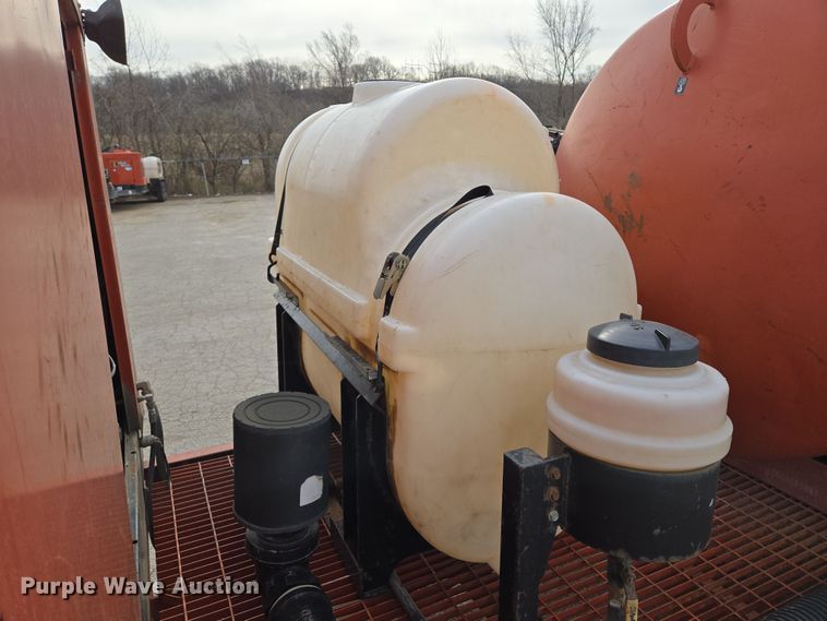 image for item EQ6892 2006 Ditch Witch  FX60 vacuum trailer