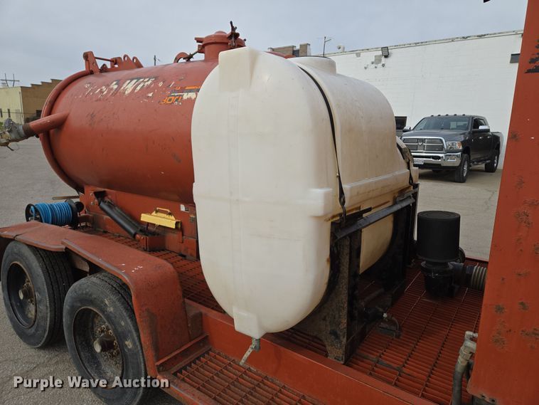 image for item EQ6892 2006 Ditch Witch  FX60 vacuum trailer