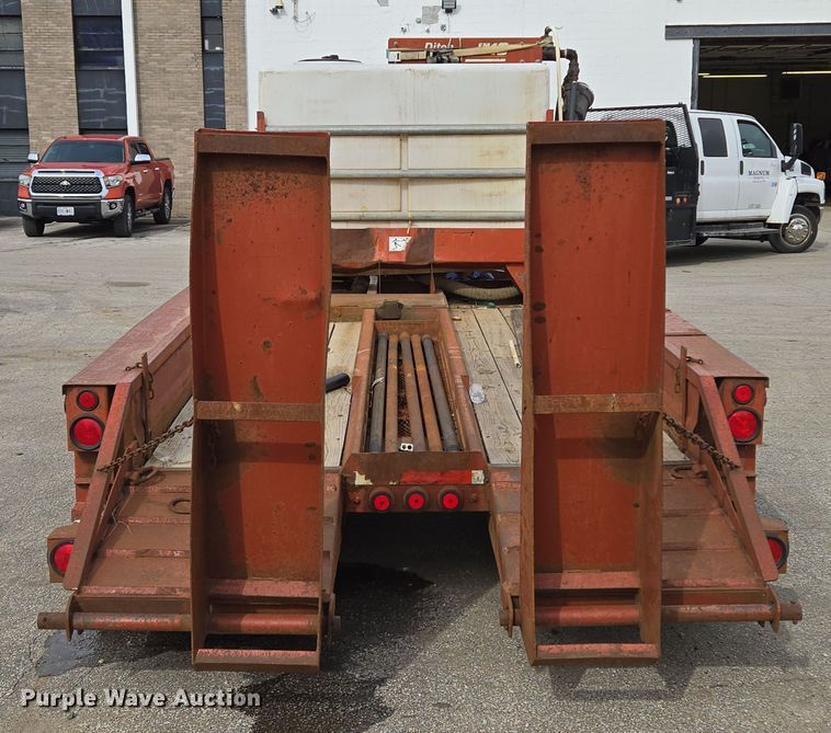 image for item EQ6893 2006 Belshe equipment trailer