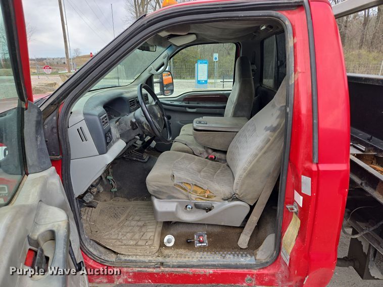 image for item EQ6903 1999 Ford  F550 Super Duty  rollback truck