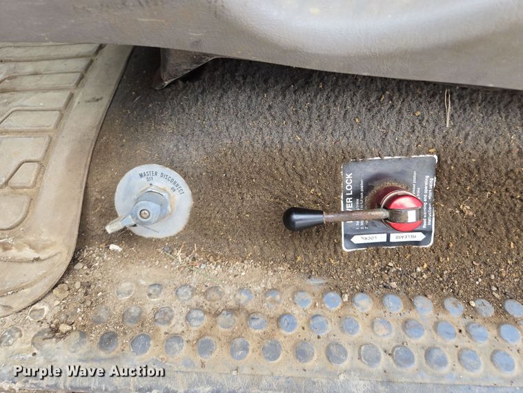 image for item EQ6903 1999 Ford  F550 Super Duty  rollback truck