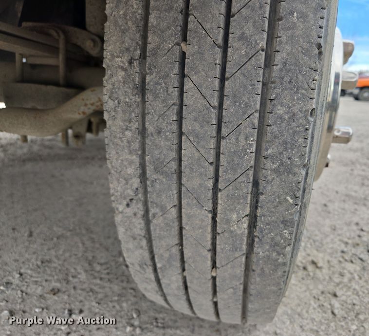 image for item EQ6903 1999 Ford  F550 Super Duty  rollback truck