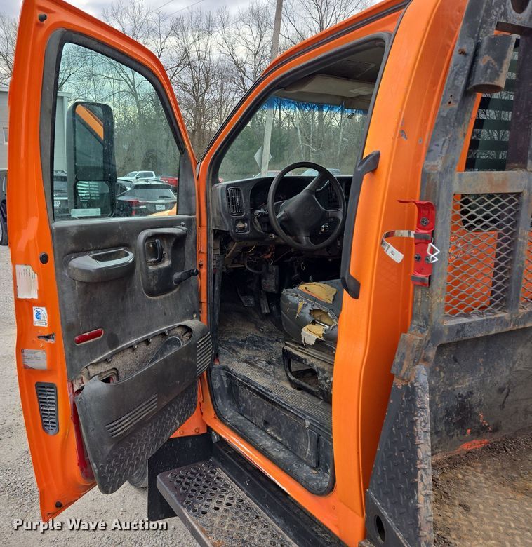 image for item EQ6904 2008 GMC  C4500 flatbed truck