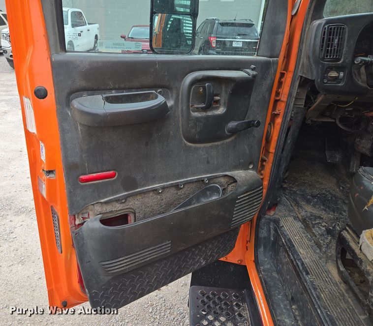 image for item EQ6904 2008 GMC  C4500 flatbed truck