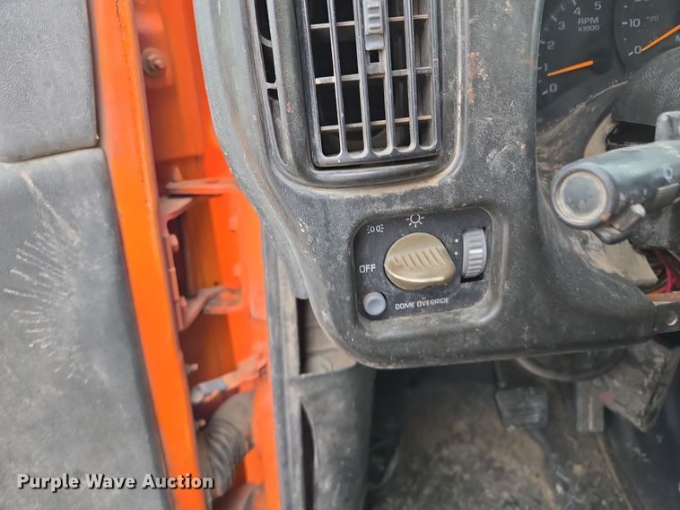 image for item EQ6904 2008 GMC  C4500 flatbed truck